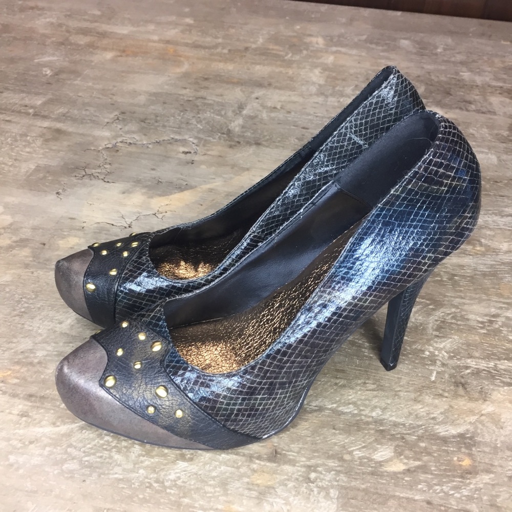 BKE Size 10 Snakeskin Pattern Heels